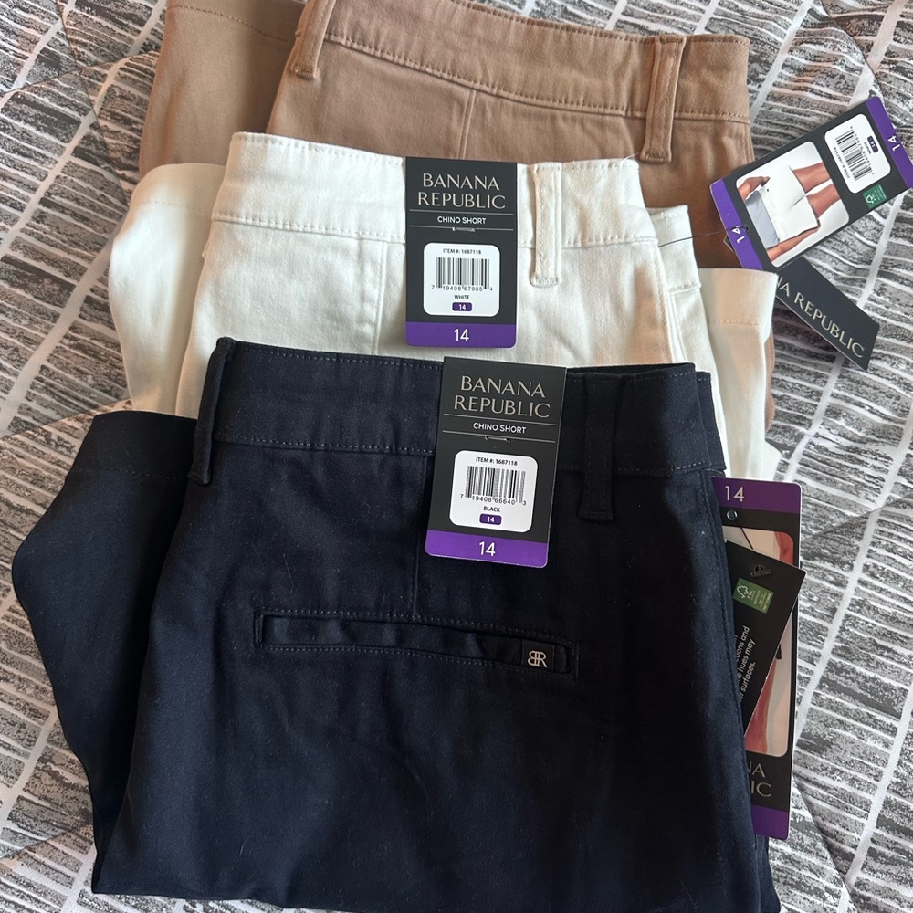 Banana Republic Women’s Chino Shorts - Black, Cream, Tan